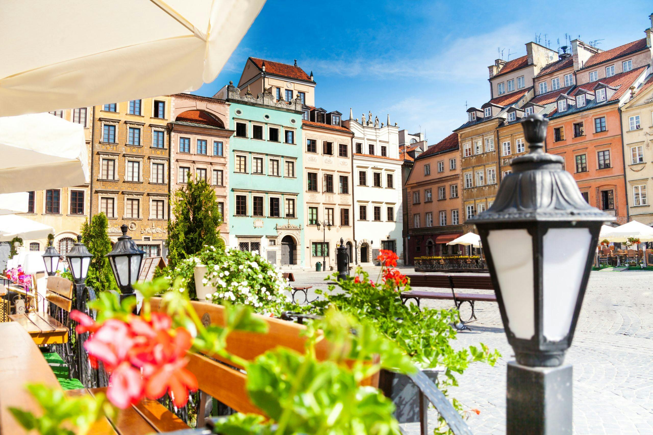 calm old town square in warsaw gettyimages 470601497
